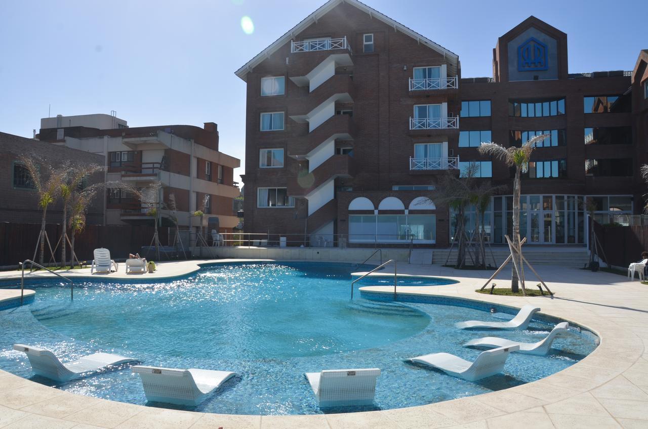 Reviens Hotel 4*